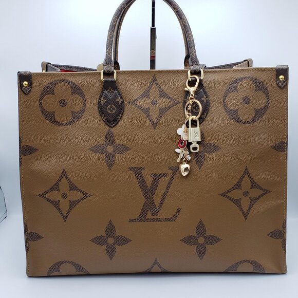 Authentic Louis Vuitton Lock & Key with Unbranded Charm, Keychain - Picture 3 of 10